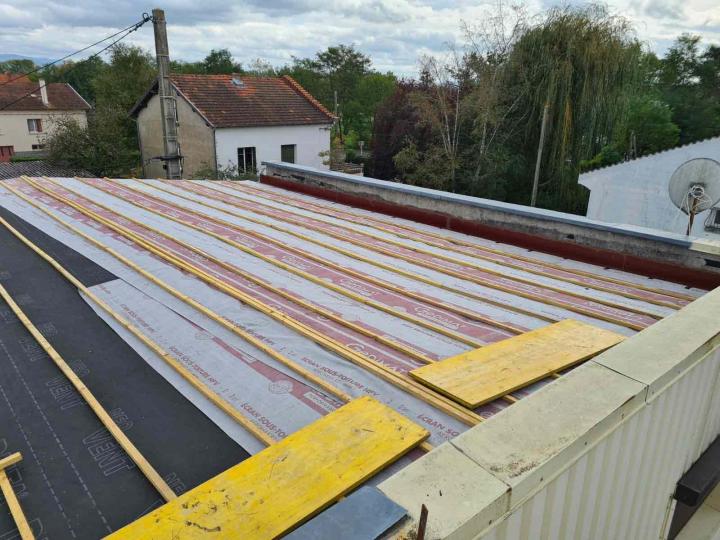 Réparation et dépannage de fuites de toiture Montluçon